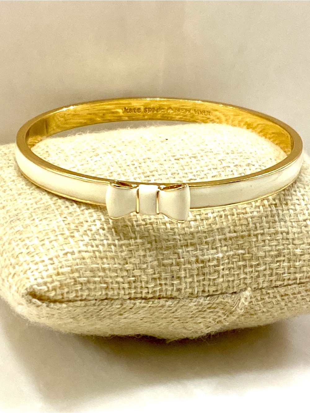 Kate Spade New York Take A Bow Cream Enamel Bangle Bracelet Gold Tone  - Picture 2 of 8
